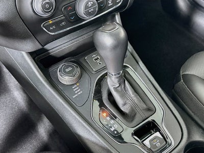 2023 Jeep Cherokee Altitude 4X4 Lux Elite Package