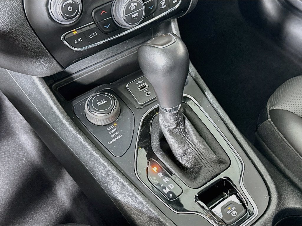 2023 Jeep Cherokee Altitude 4X4 Lux Elite Package