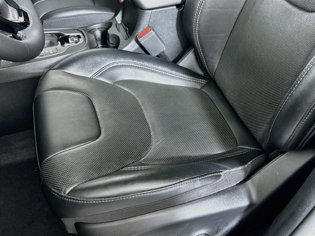 2023 Jeep Cherokee Altitude 4X4 Lux Elite Package