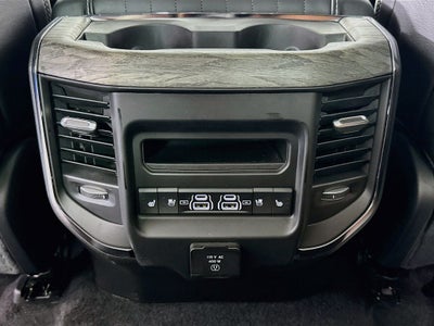 2025 RAM 1500 Limited C rew Cab 4X4