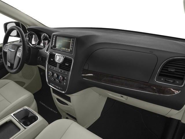 2016 Chrysler Town & Country Touring