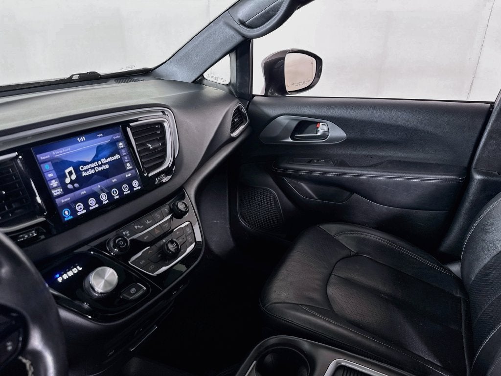 2020 Chrysler Pacifica Touring L Plus S-Appearance Package-27J