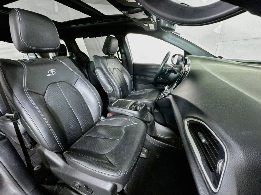 2020 Chrysler Pacifica Touring L Plus S-Appearance Package-27J
