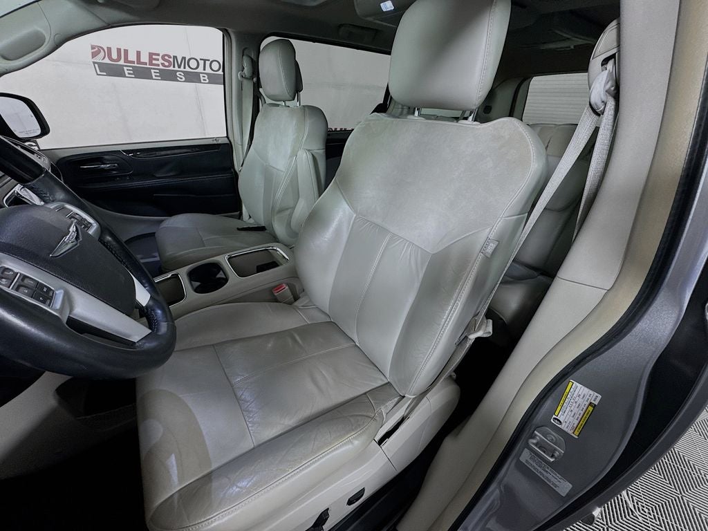 2015 Chrysler Town & Country Limited-Platinum