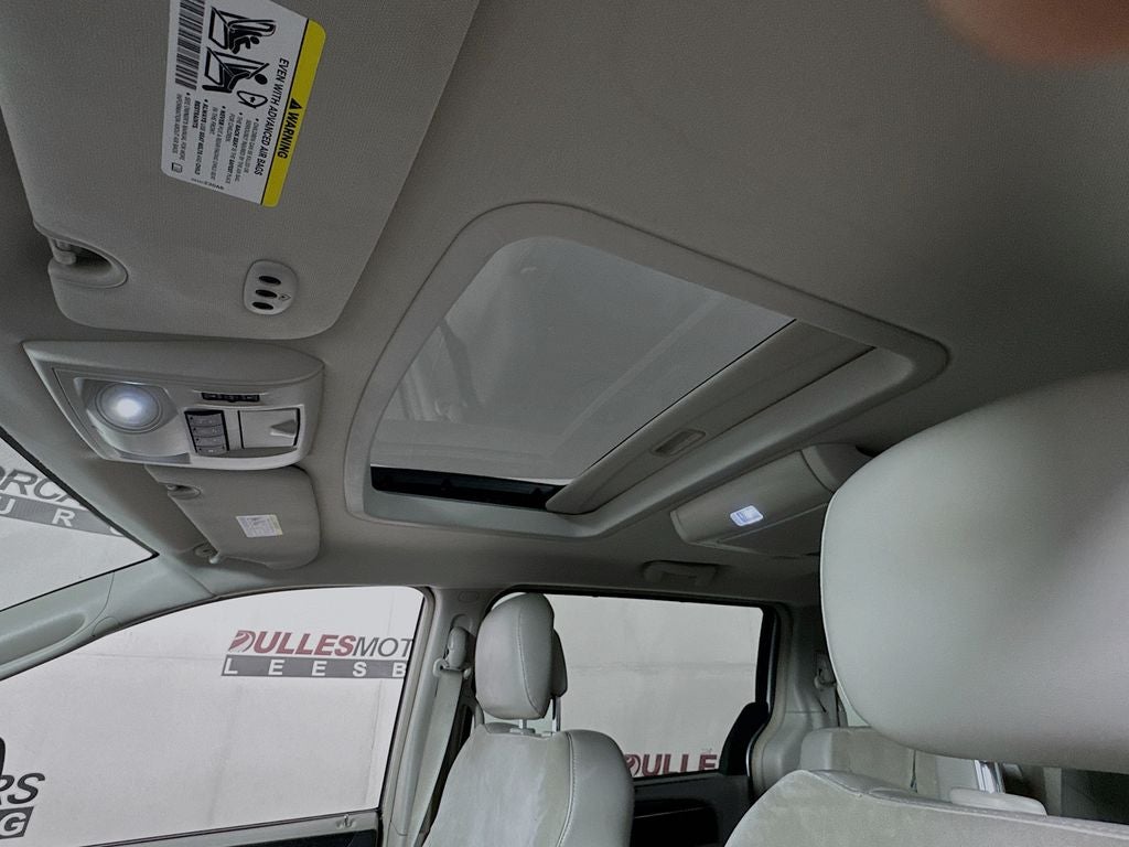 2015 Chrysler Town & Country Limited-Platinum