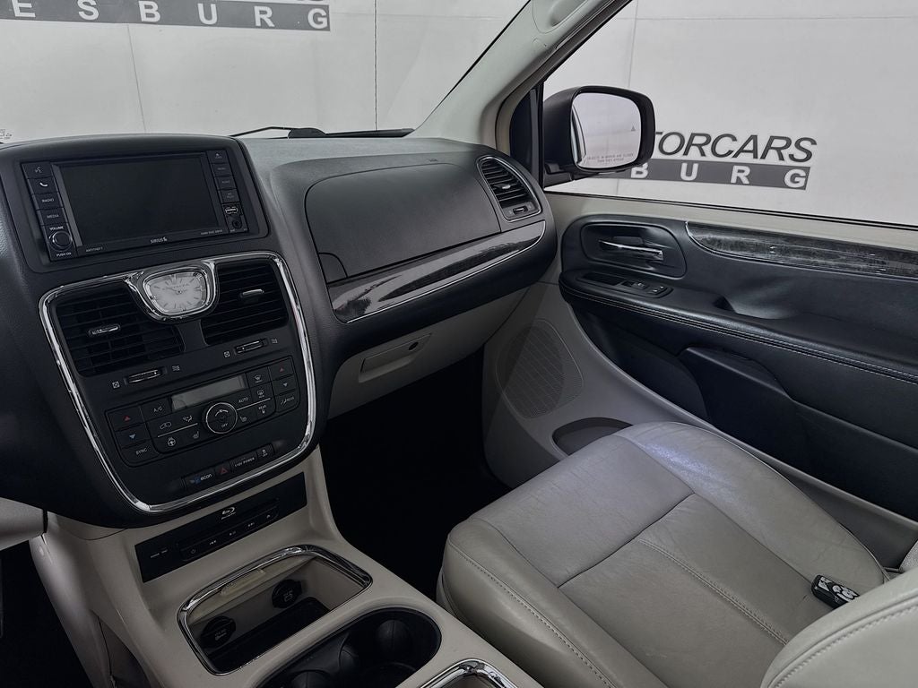 2015 Chrysler Town & Country Limited-Platinum