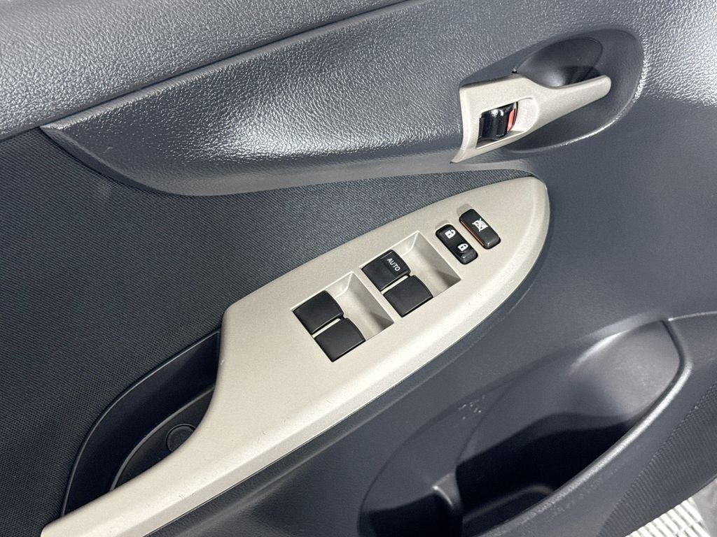 2011 Toyota Corolla S Preferred O wner's Portfolio