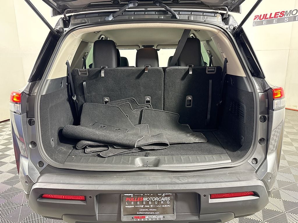 2024 Nissan Pathfinder SV