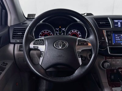 2013 Toyota Highlander Limited Preferred Owner's Portfolio
