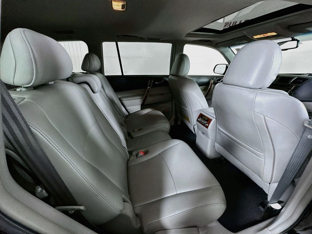 2013 Toyota Highlander Limited Preferred Owner's Portfolio
