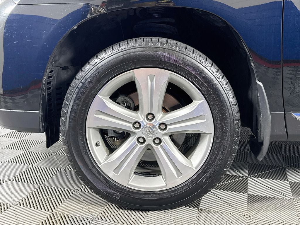 2013 Toyota Highlander Limited Preferred Owner's Portfolio