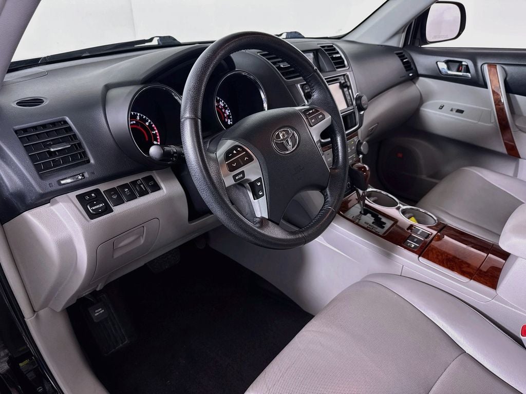 2013 Toyota Highlander Limited Preferred Owner's Portfolio