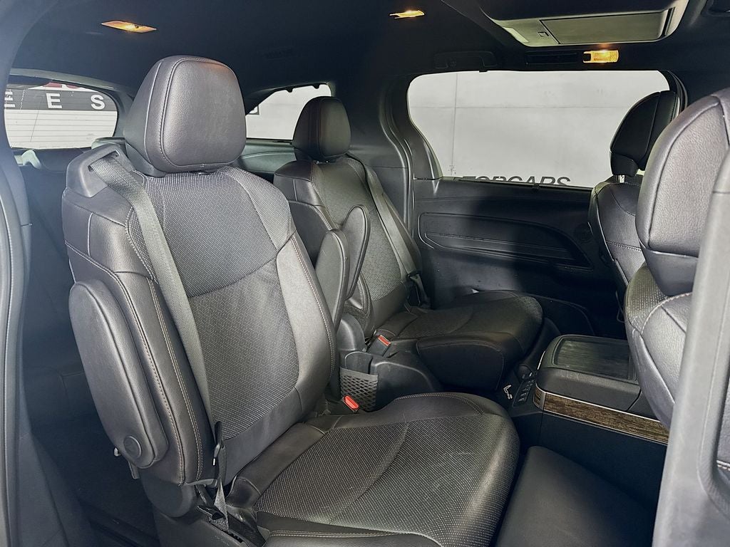2025 Toyota Sienna Platinum-Hybrid 7 Passenger