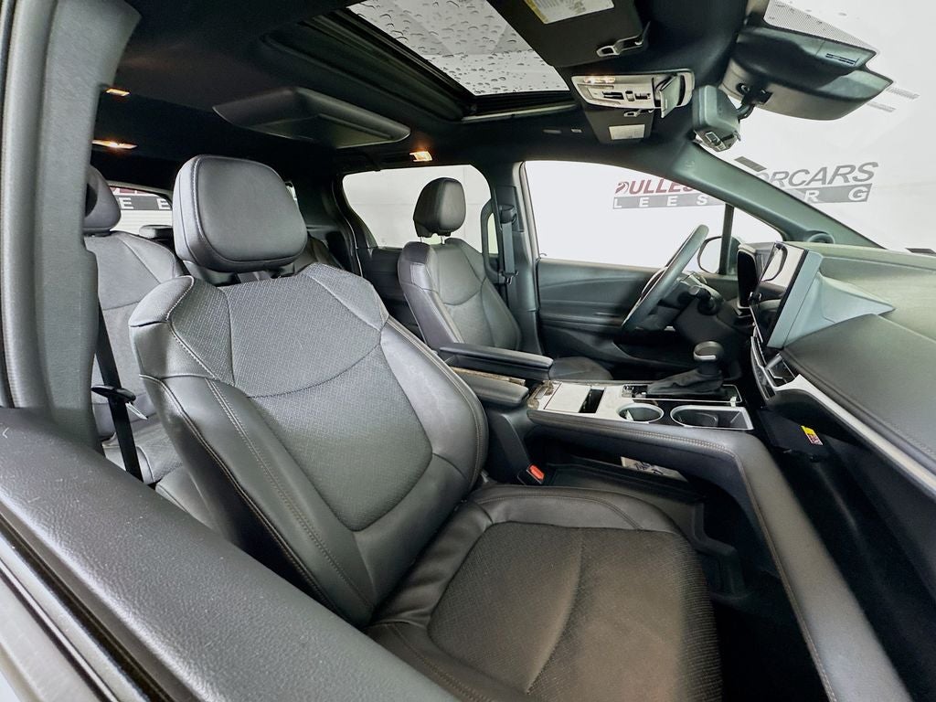 2025 Toyota Sienna Platinum-Hybrid 7 Passenger