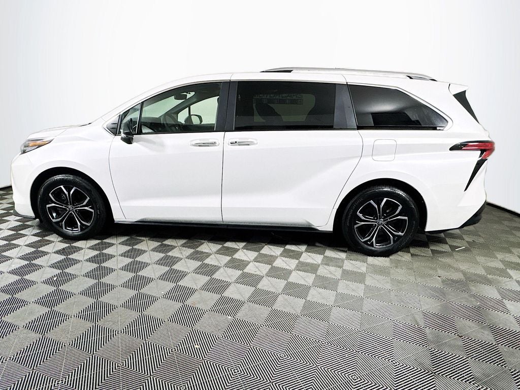2025 Toyota Sienna Platinum-Hybrid 7 Passenger