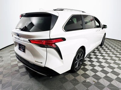 2025 Toyota Sienna Platinum-Hybrid 7 Passenger
