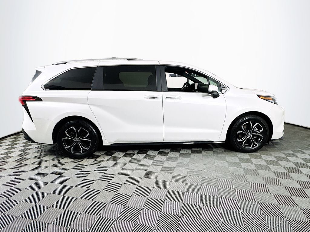 2025 Toyota Sienna Platinum-Hybrid 7 Passenger