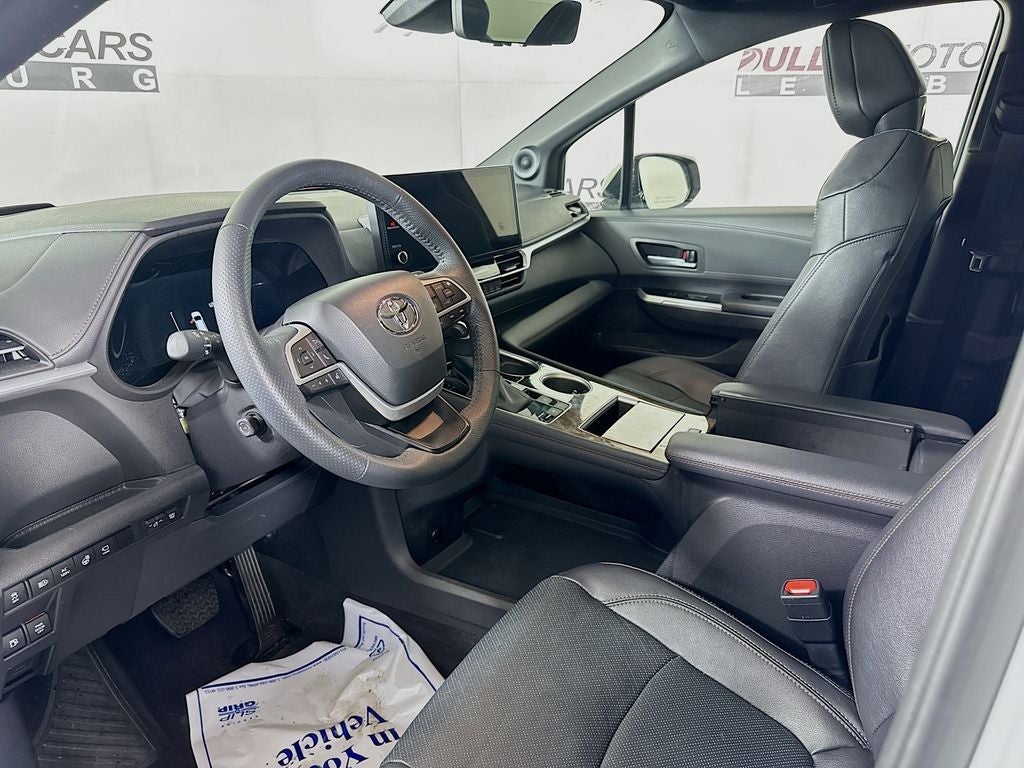 2025 Toyota Sienna Platinum-Hybrid 7 Passenger
