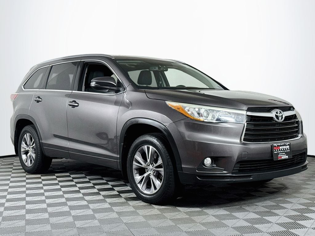 2015 Toyota Highlander XLE V6 AWD Preferred Owner's Portfolio