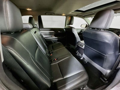 2015 Toyota Highlander XLE V6 AWD Preferred Owner's Portfolio