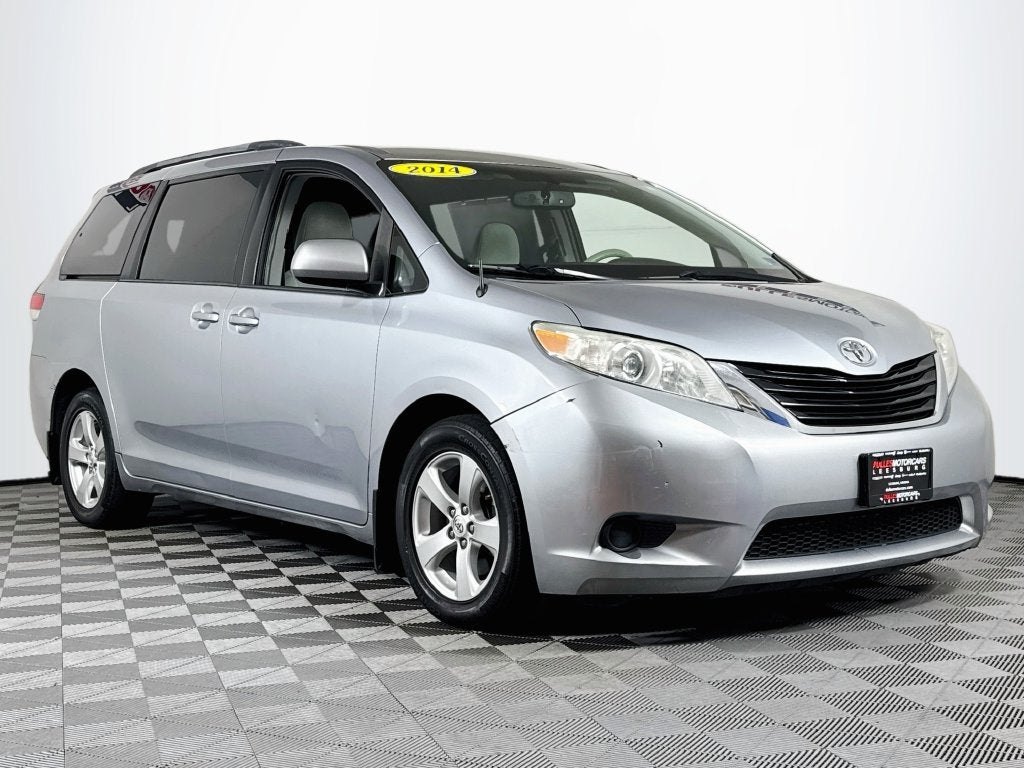 2014 Toyota Sienna LE 8 Passenger