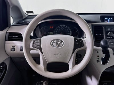 2014 Toyota Sienna LE 8 Passenger