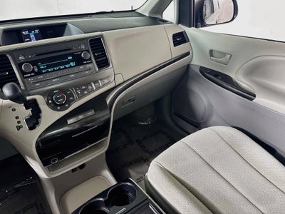 2014 Toyota Sienna LE 8 Passenger