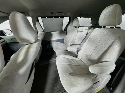 2014 Toyota Sienna LE 8 Passenger