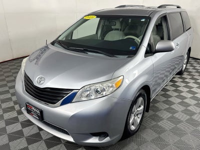 2014 Toyota Sienna LE 8 Passenger