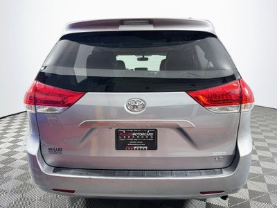 2014 Toyota Sienna LE 8 Passenger