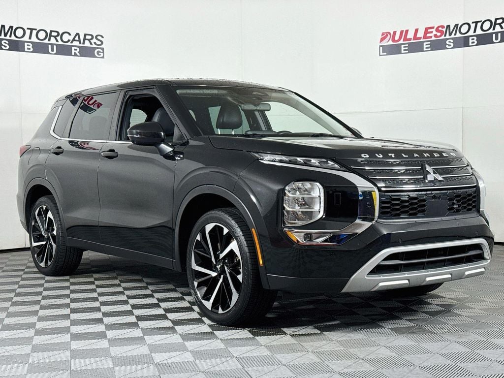 2023 Mitsubishi Outlander SE