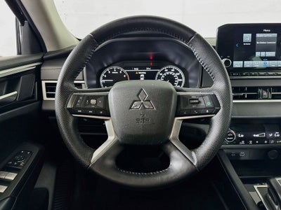 2023 Mitsubishi Outlander SE