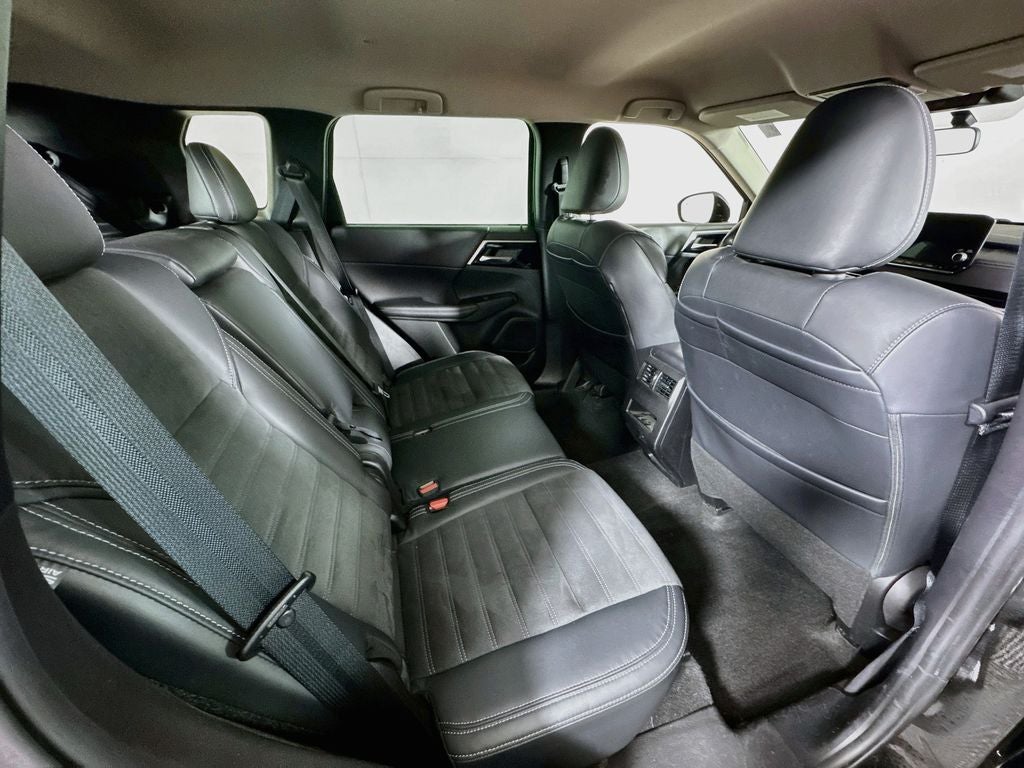 2023 Mitsubishi Outlander SE