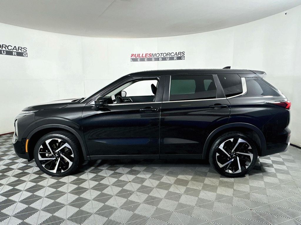 2023 Mitsubishi Outlander SE