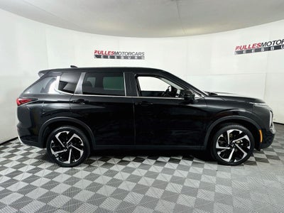 2023 Mitsubishi Outlander SE