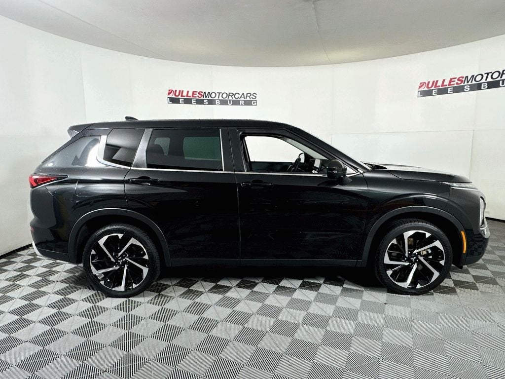 2023 Mitsubishi Outlander SE