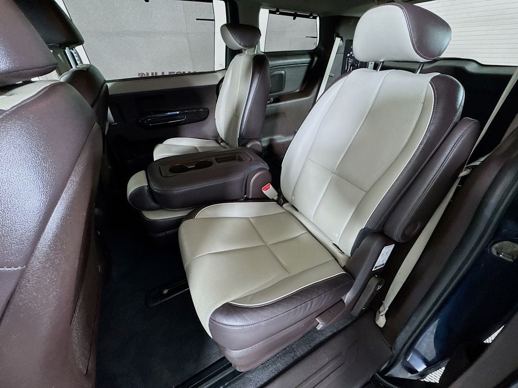 2016 Kia Sedona SXL W/MOBILITY SCOOTER LIFT