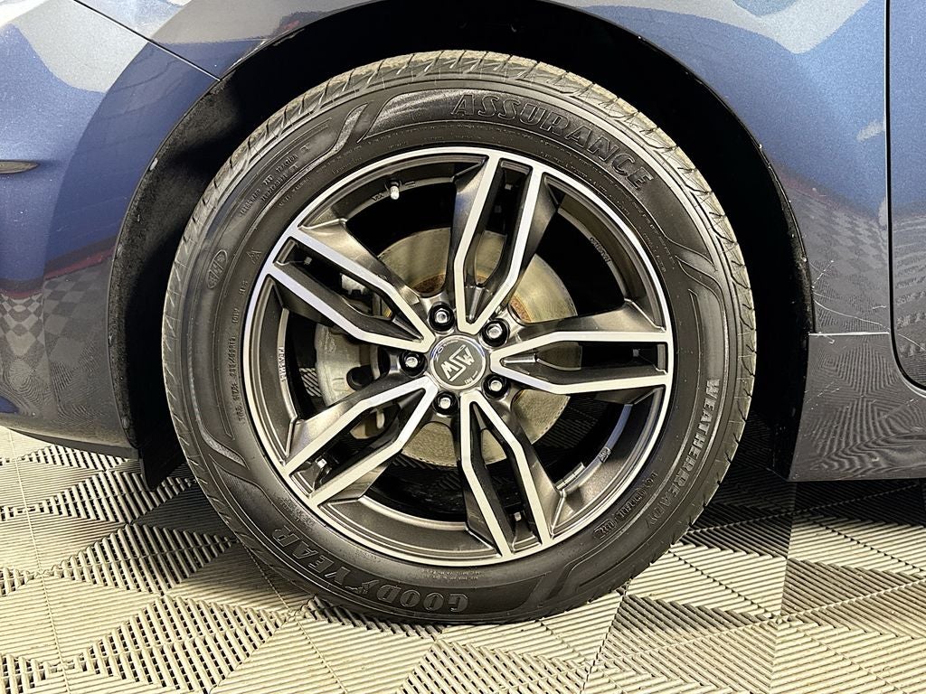 2016 Kia Sedona SXL W/MOBILITY SCOOTER LIFT