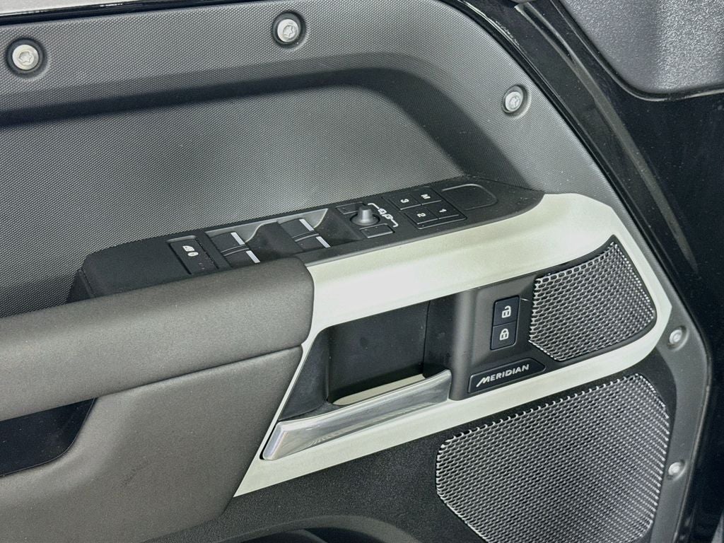 2024 Land Rover Defender X-Dynamic SE