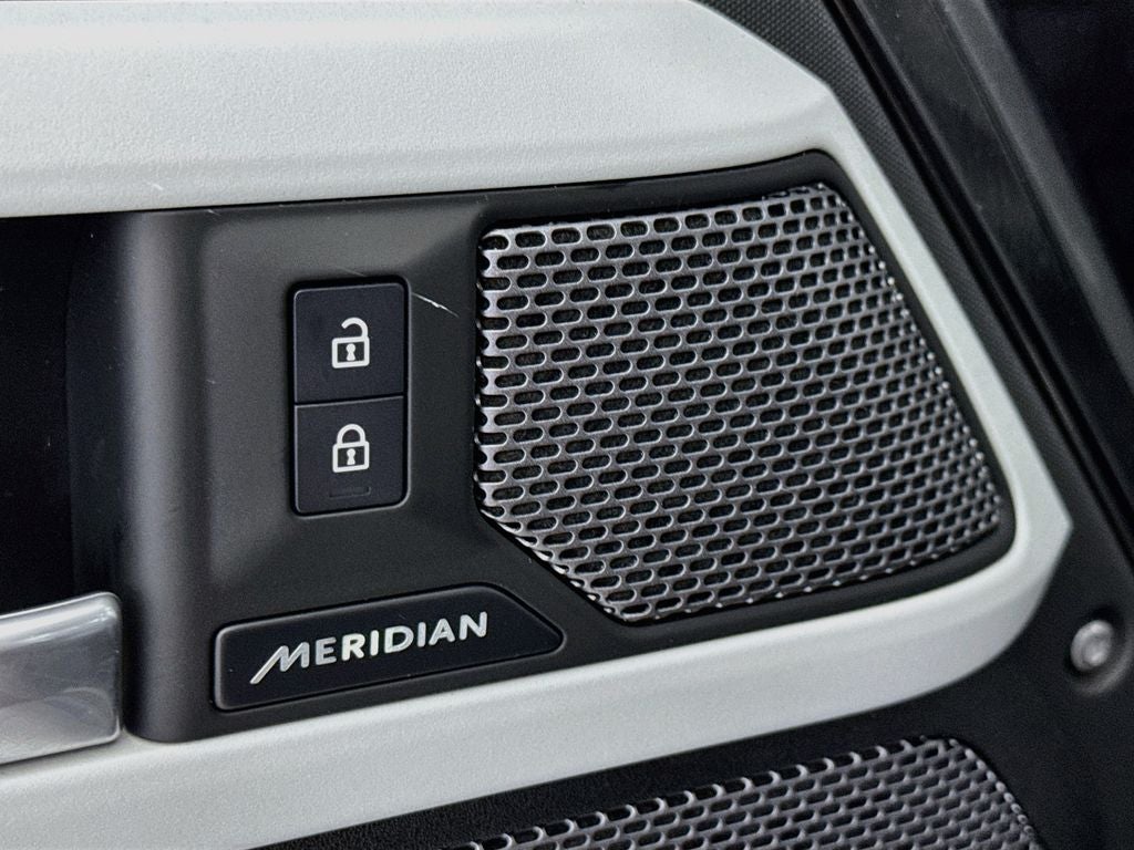 2024 Land Rover Defender X-Dynamic SE
