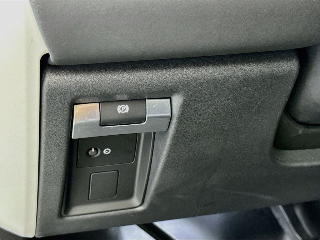 2025 Land Rover Defender P300 S