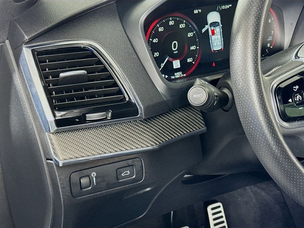 2017 Volvo XC90 T6 R-Design